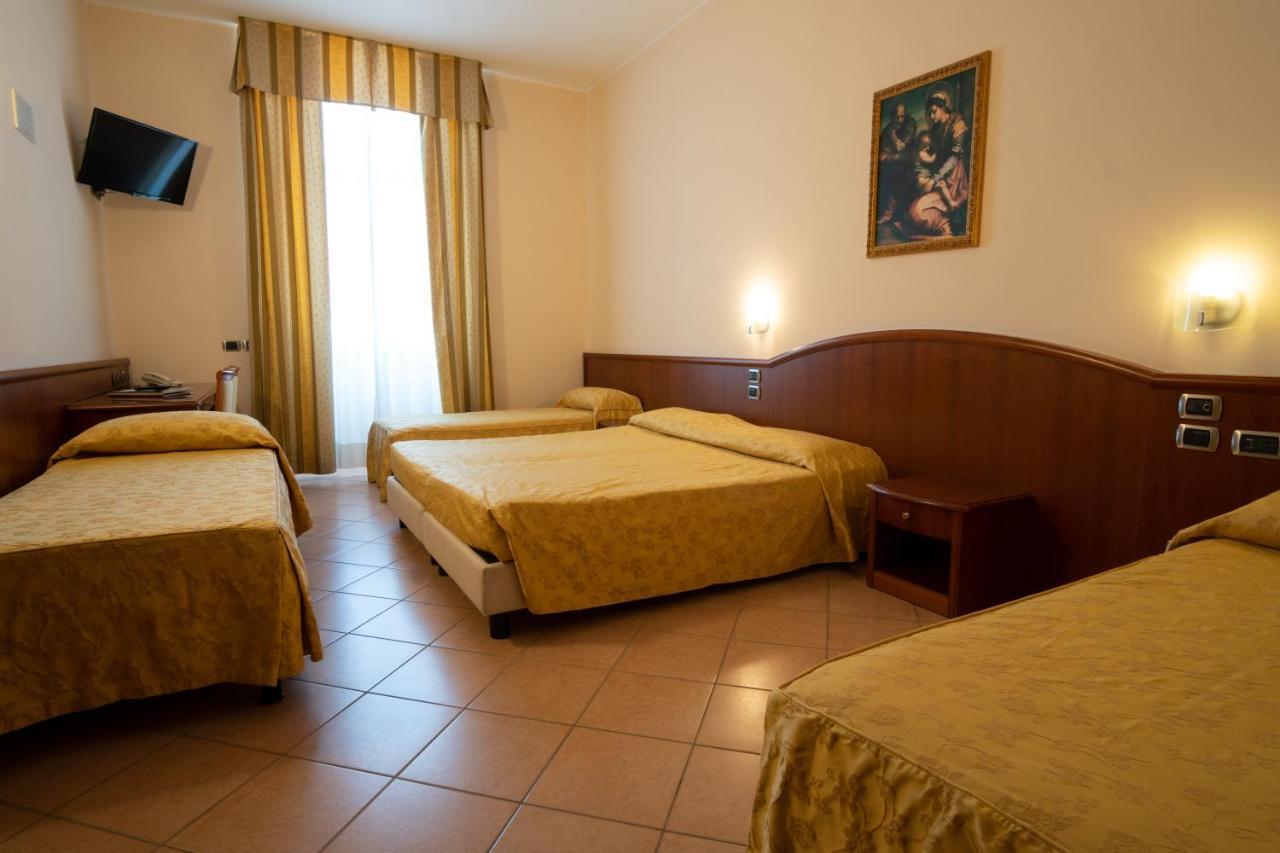 Garda Family House Hotel Castelletto Di Brenzone Exterior foto
