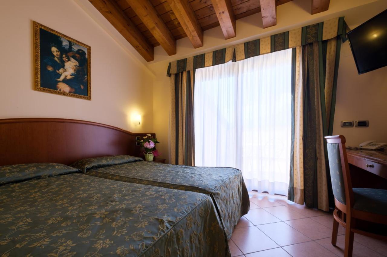 Garda Family House Hotel Castelletto Di Brenzone Exterior foto