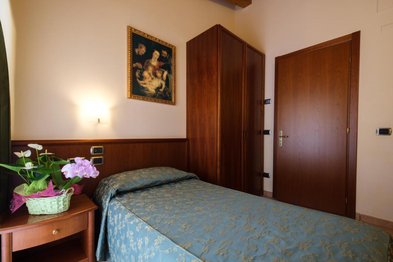 Garda Family House Hotel Castelletto Di Brenzone Exterior foto