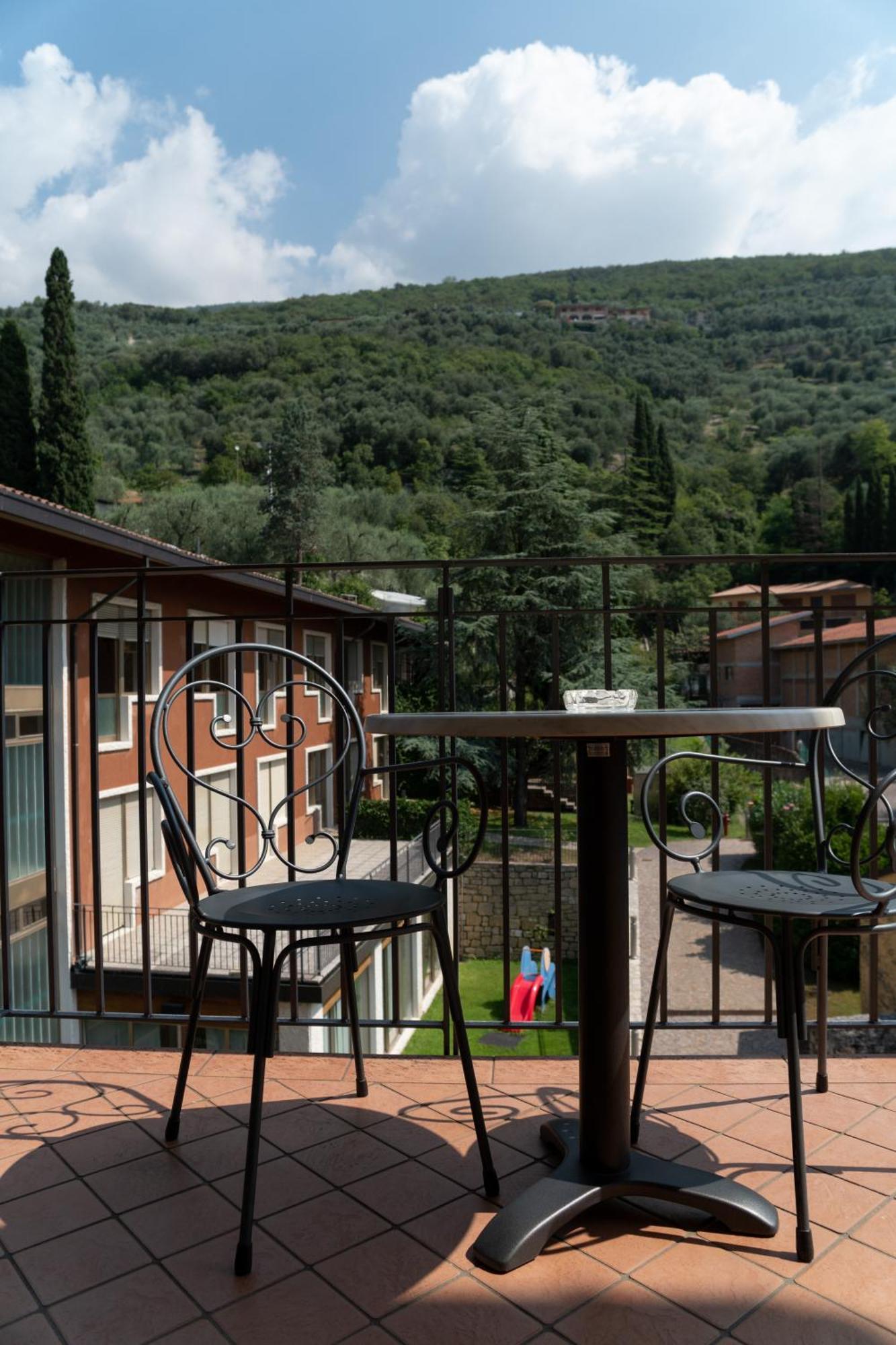 Garda Family House Hotel Castelletto Di Brenzone Exterior foto